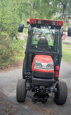 574802-2 Compact tractor Kubota STV 40 -10 (incl folding plow, sand spreader & tilt trailer)
