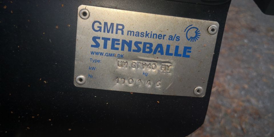 574802-26 Compact tractor Kubota STV 40 -10 (incl folding plow, sand spreader & tilt trailer)