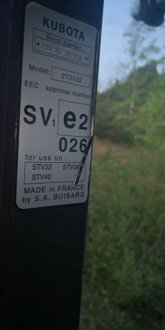 574802-27 Compact tractor Kubota STV 40 -10 (incl folding plow, sand spreader & tilt trailer)