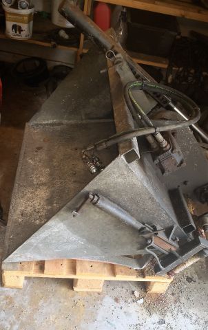 574802-29 Compact tractor Kubota STV 40 -10 (incl folding plow, sand spreader & tilt trailer)