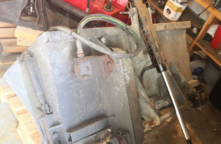 574802-30 Compact tractor Kubota STV 40 -10 (incl folding plow, sand spreader & tilt trailer)