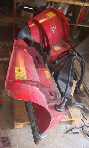 574802-34 Compact tractor Kubota STV 40 -10 (incl folding plow, sand spreader & tilt trailer)