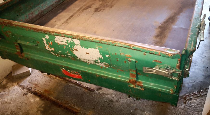 574802-42 Compact tractor Kubota STV 40 -10 (incl folding plow, sand spreader & tilt trailer)