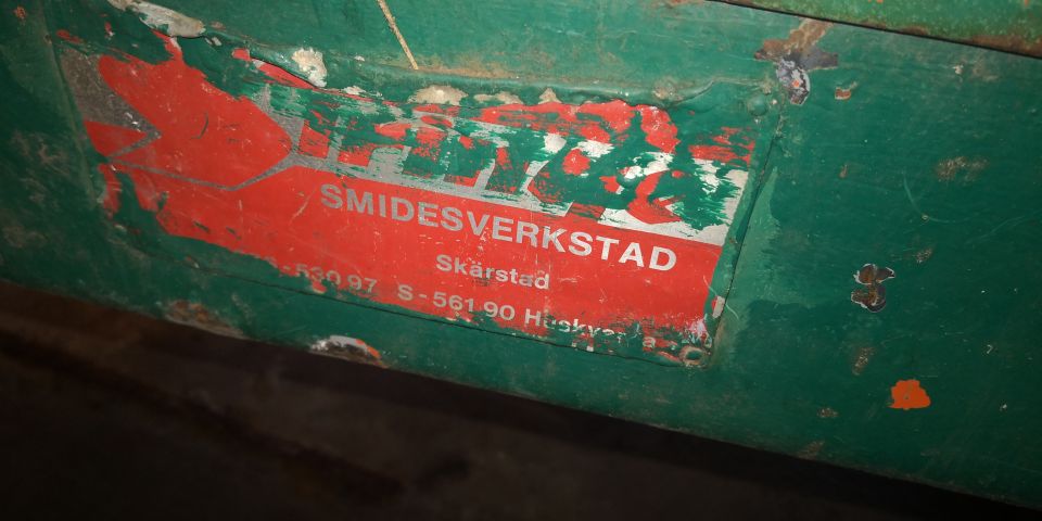 574802-43 Compact tractor Kubota STV 40 -10 (incl folding plow, sand spreader & tilt trailer)