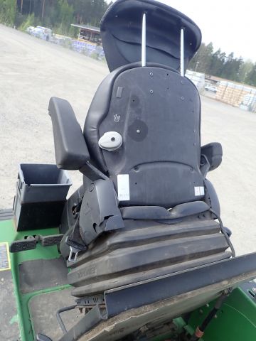 521282-57 Riding mower John Deere Series II 4WD 1445