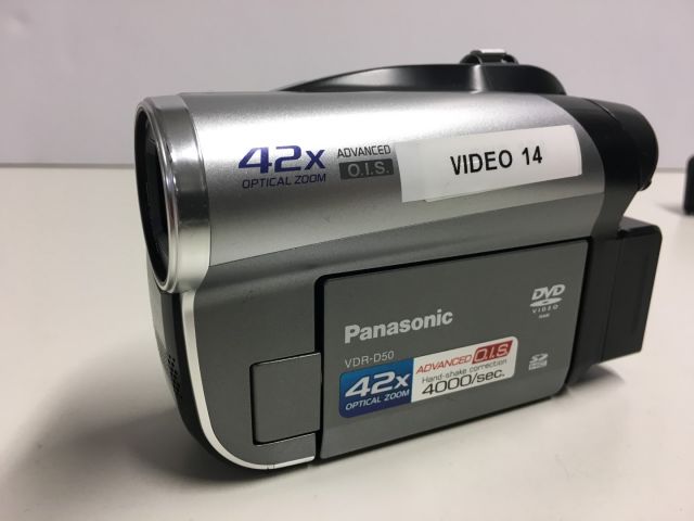 559692-3 Camcorder Panasonic VDR-D50