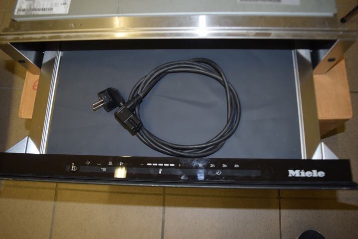 570583-6 Food & porcelain heater Miele ESW 6214 - display specimen