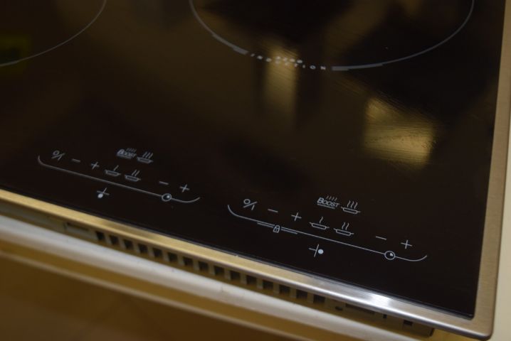 570585-3 Induction hob De Dietrich DTI308XE1 80cm - display specimen