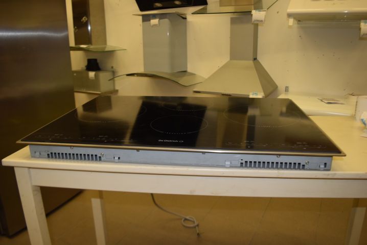 570585-6 Induction hob De Dietrich DTI308XE1 80cm - display specimen