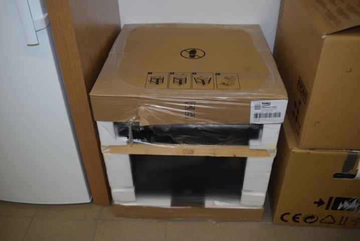570590-2 Built-in oven Beko BIM35401XMS - new in cardboard