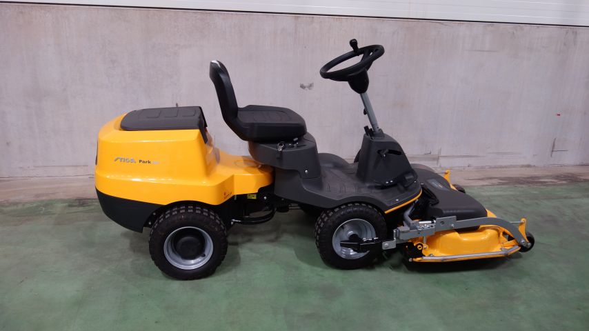 582329-2 Riding mower Stiga Park 220 Incl. Cutting deck, Display / Demoex