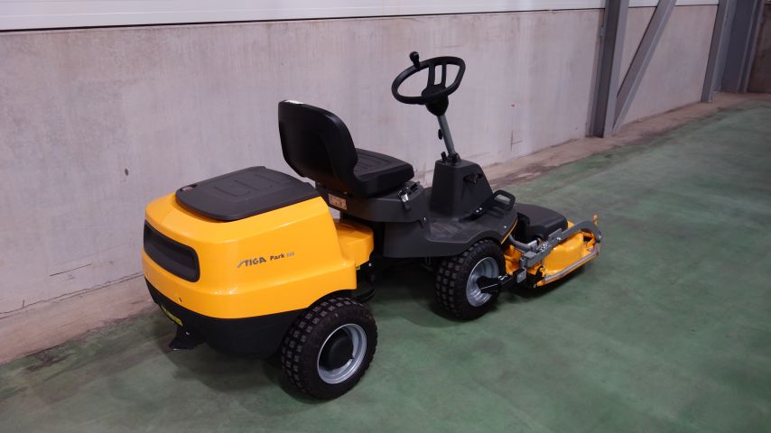 582329-3 Riding mower Stiga Park 220 Incl. Cutting deck, Display / Demoex