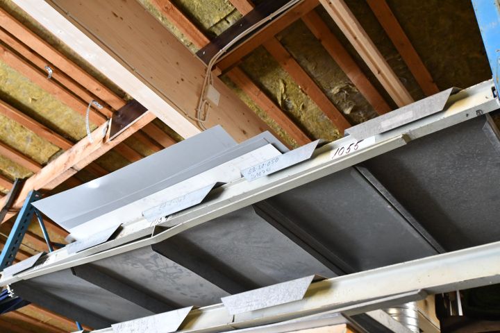 584147-6 Various new plates incl. racking