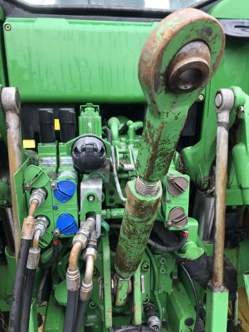 585170-10 Traktor John Deere 6330 -07 (6392,5 h, frontlastare)