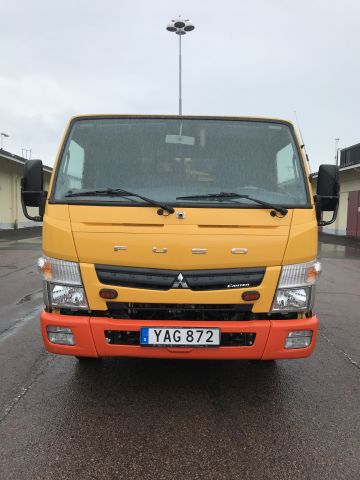 585172-2 Garbage truck Mistubishi Fuso Canter 2014 (only 2828 mil)