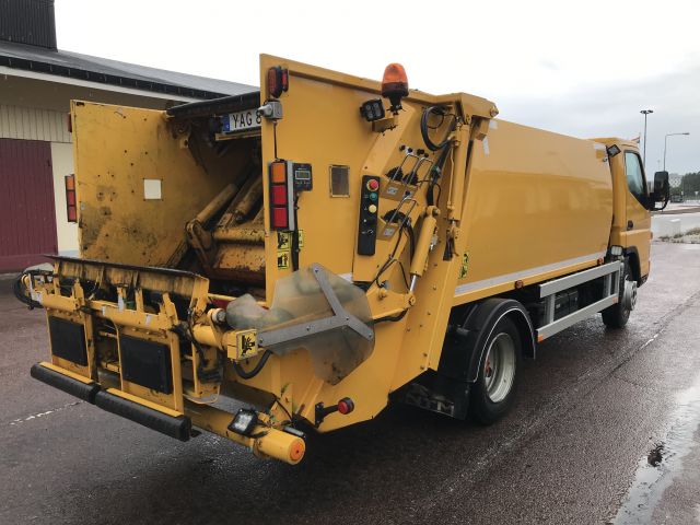 585172-7 Garbage truck Mistubishi Fuso Canter 2014 (only 2828 mil)