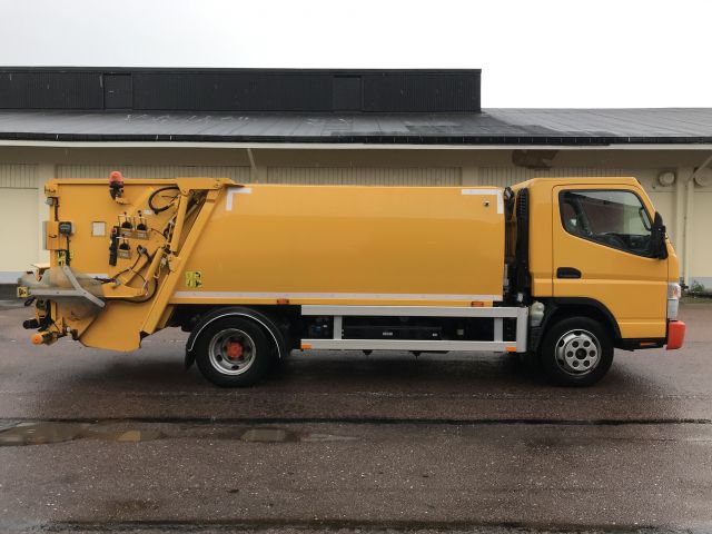 585172-8 Garbage truck Mistubishi Fuso Canter 2014 (only 2828 mil)