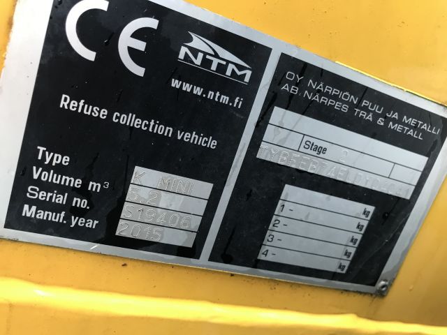 585172-12 Garbage truck Mistubishi Fuso Canter 2014 (only 2828 mil)