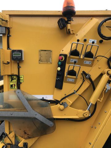 585172-13 Garbage truck Mistubishi Fuso Canter 2014 (only 2828 mil)