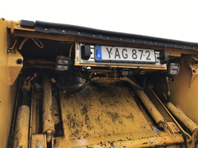 585172-15 Garbage truck Mistubishi Fuso Canter 2014 (only 2828 mil)