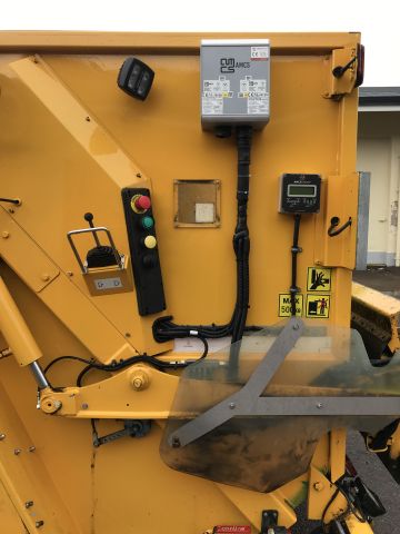 585172-16 Garbage truck Mistubishi Fuso Canter 2014 (only 2828 mil)