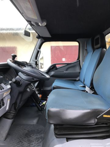 585172-20 Garbage truck Mistubishi Fuso Canter 2014 (only 2828 mil)