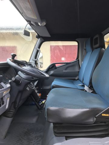 585172-21 Garbage truck Mistubishi Fuso Canter 2014 (only 2828 mil)