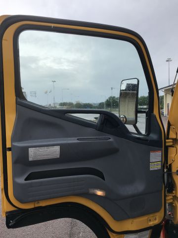 585172-22 Garbage truck Mistubishi Fuso Canter 2014 (only 2828 mil)