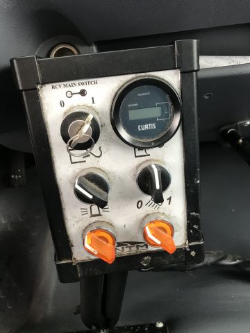 585172-24 Garbage truck Mistubishi Fuso Canter 2014 (only 2828 mil)