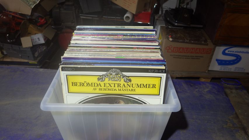 585208-1 About 65 LP discs