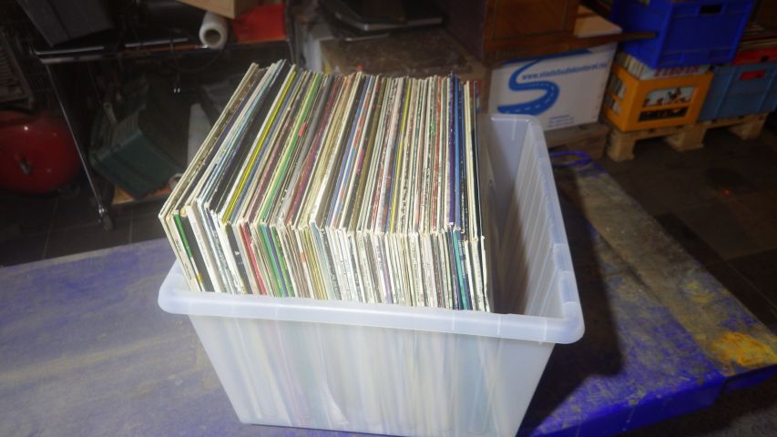585208-2 About 65 LP discs