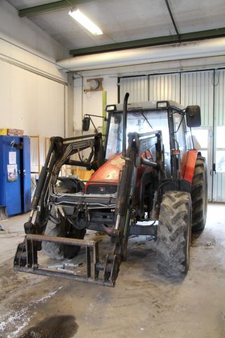 583813-1 Tractor Massey Fergusson 4235 -97 - FCU 666 (3904 h, with front loader)