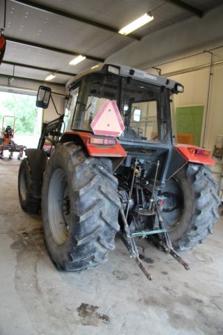 583813-2 Tractor Massey Fergusson 4235 -97 - FCU 666 (3904 h, with front loader)