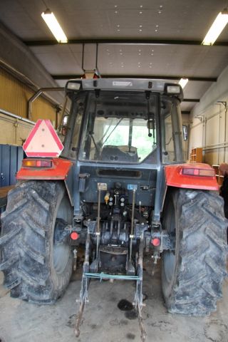 583813-4 Tractor Massey Fergusson 4235 -97 - FCU 666 (3904 h, with front loader)