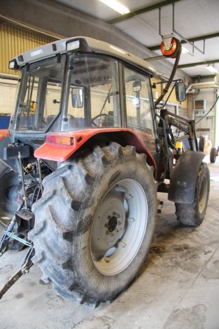 583813-5 Tractor Massey Fergusson 4235 -97 - FCU 666 (3904 h, with front loader)