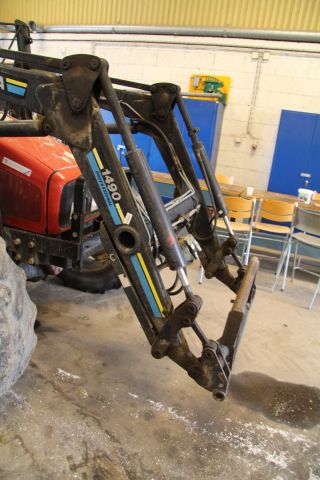 583813-10 Tractor Massey Fergusson 4235 -97 - FCU 666 (3904 h, with front loader)