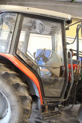 583813-14 Tractor Massey Fergusson 4235 -97 - FCU 666 (3904 h, with front loader)