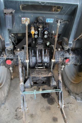 583813-16 Tractor Massey Fergusson 4235 -97 - FCU 666 (3904 h, with front loader)