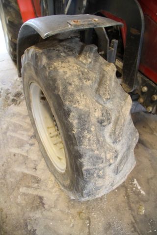 583813-24 Tractor Massey Fergusson 4235 -97 - FCU 666 (3904 h, with front loader)