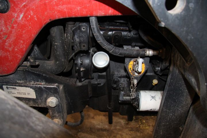 583813-27 Tractor Massey Fergusson 4235 -97 - FCU 666 (3904 h, with front loader)