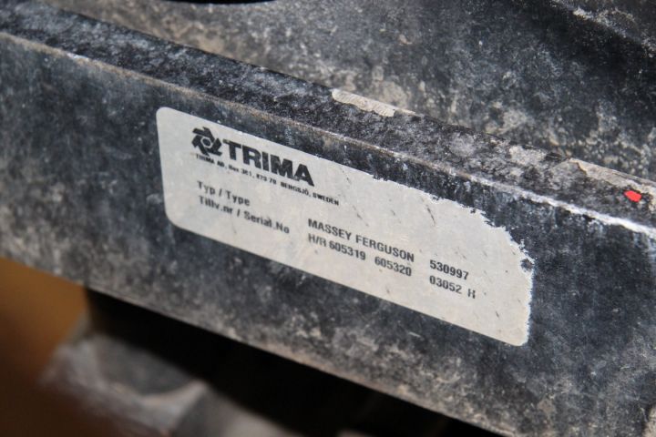 583813-28 Tractor Massey Fergusson 4235 -97 - FCU 666 (3904 h, with front loader)