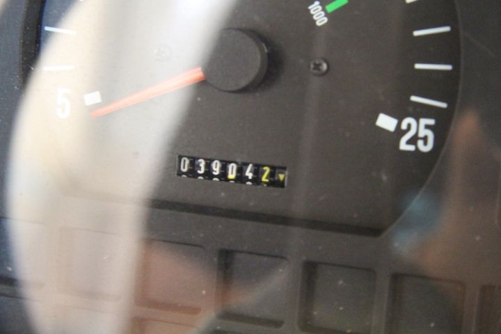 583813-34 Tractor Massey Fergusson 4235 -97 - FCU 666 (3904 h, with front loader)