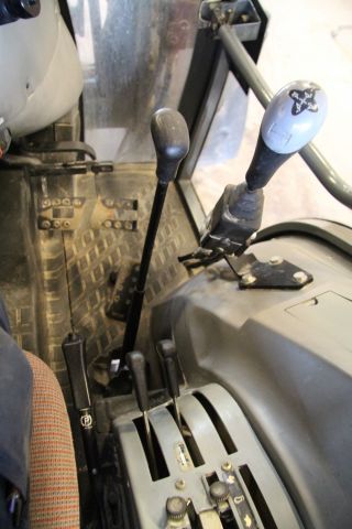 583813-35 Tractor Massey Fergusson 4235 -97 - FCU 666 (3904 h, with front loader)