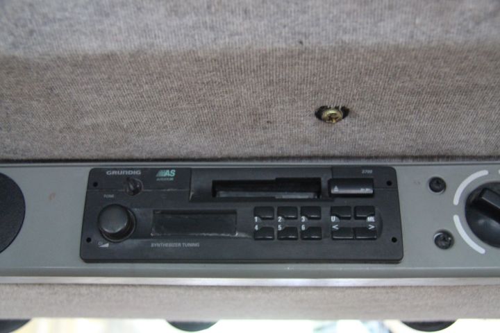 583813-38 Tractor Massey Fergusson 4235 -97 - FCU 666 (3904 h, with front loader)