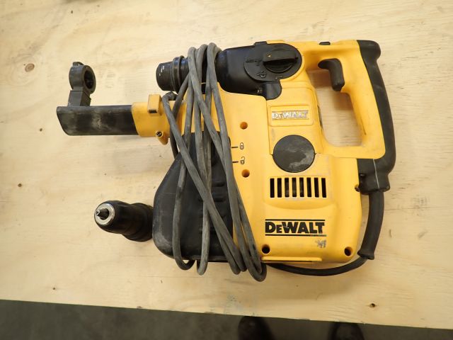549551-1 Impact drill DeWalt D25304
