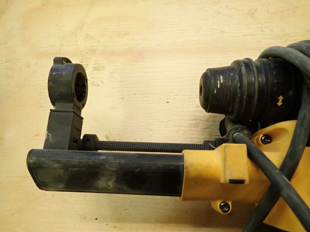 549551-3 Impact drill DeWalt D25304