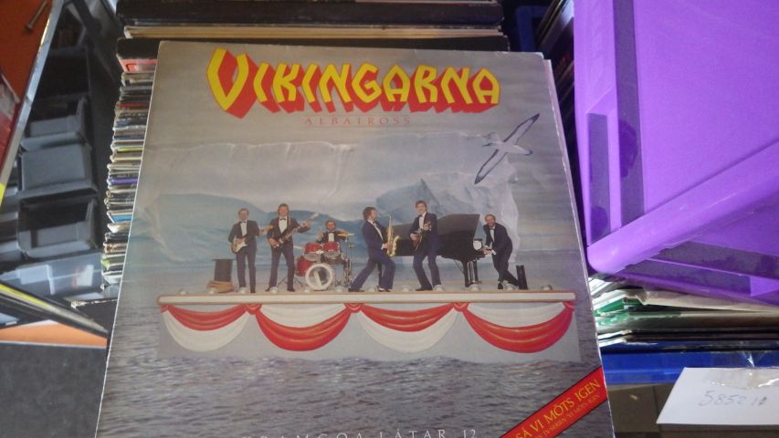 585208-3 About 65 LP discs