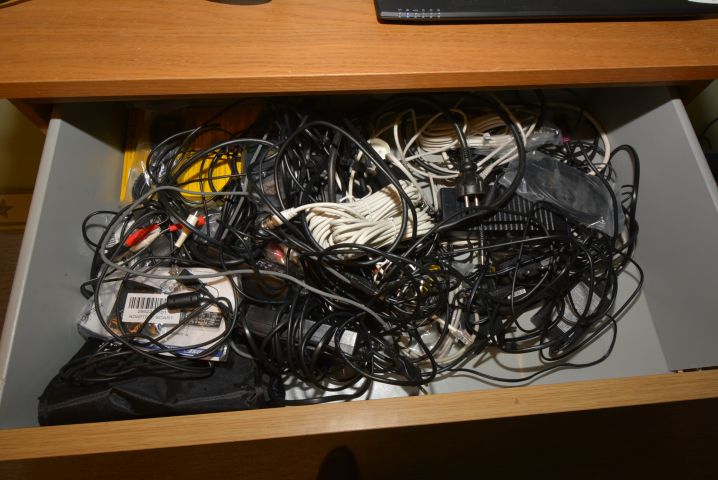 583587-16 Allt i datorverkstaden; Datorer, skärmar, datorutrustning m.m