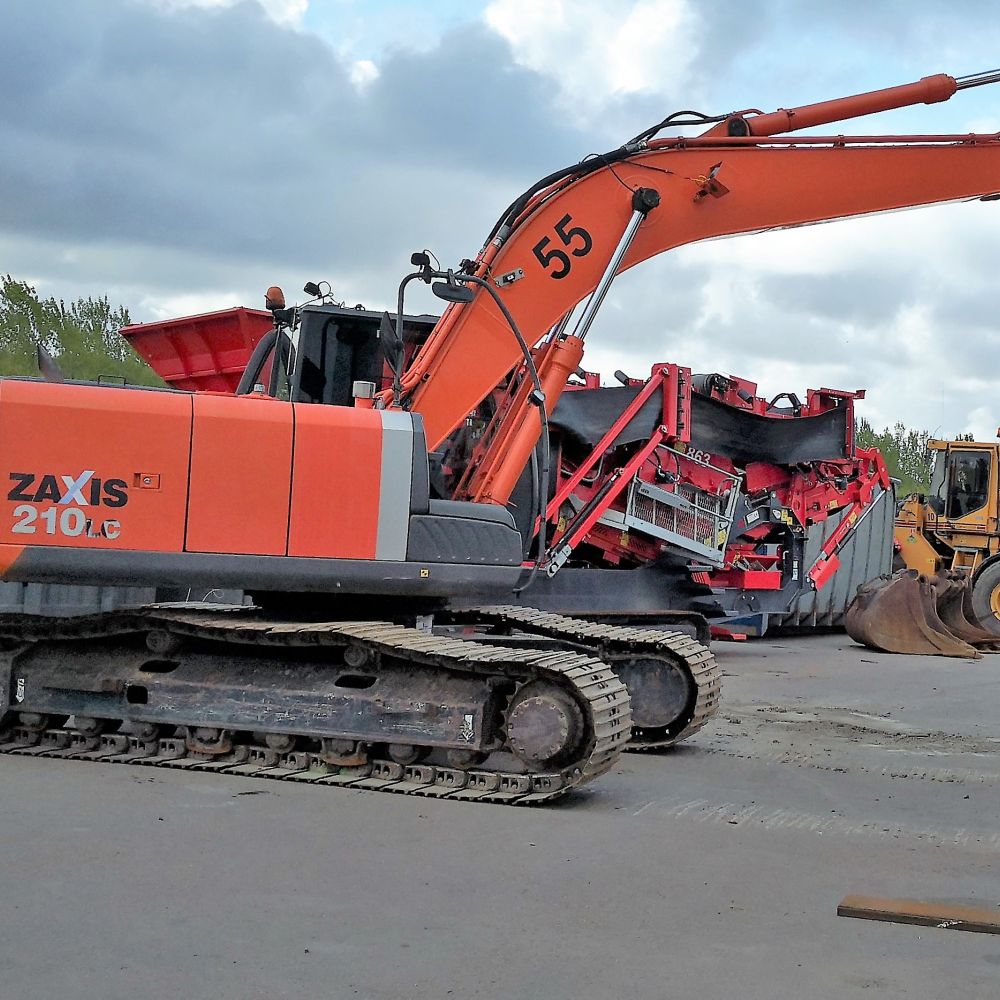 Track excavator Hitachi ZAXIS 210 LC -08
