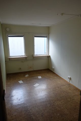 587894-18 Removable barrack building about 300 sqm